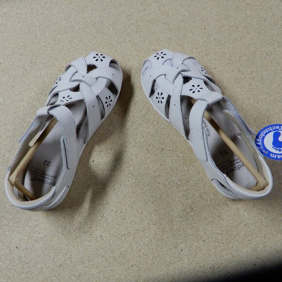 Pediped Girls Leather NIKKI Grip 'N Go Fisherman Sandals Size 32 - Picture 2 of 4